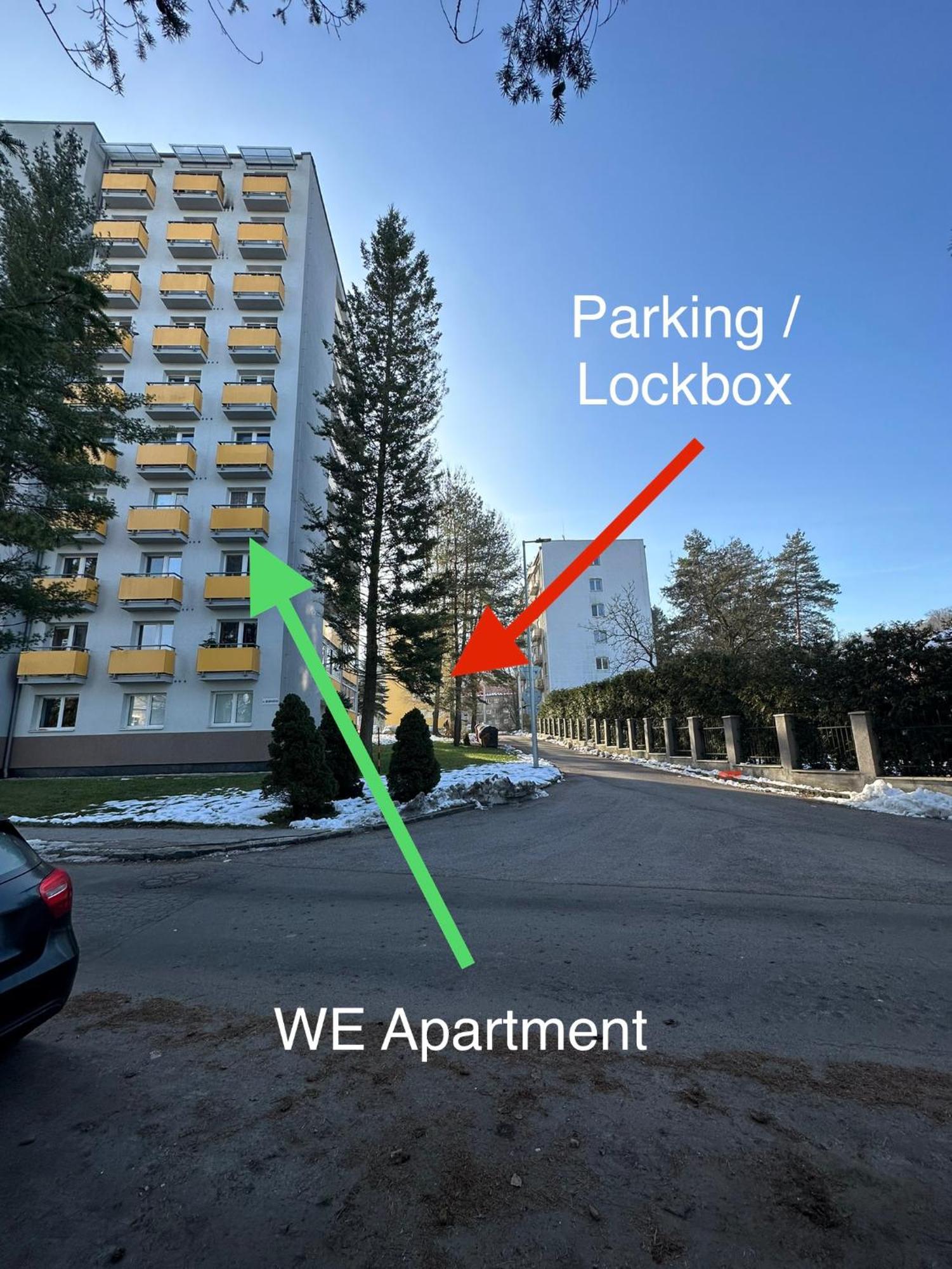 We Apartment - Close To The Center & City View, Self Check-In 24H Banská Bystrica Dış mekan fotoğraf