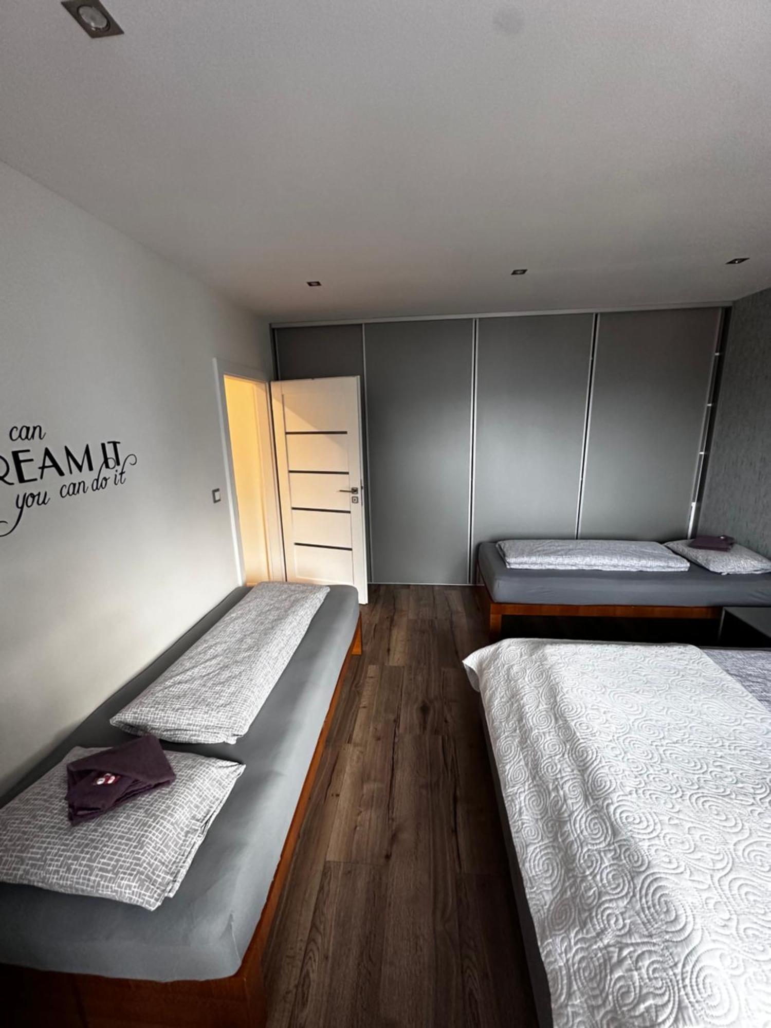 We Apartment - Close To The Center & City View, Self Check-In 24H Banská Bystrica Dış mekan fotoğraf